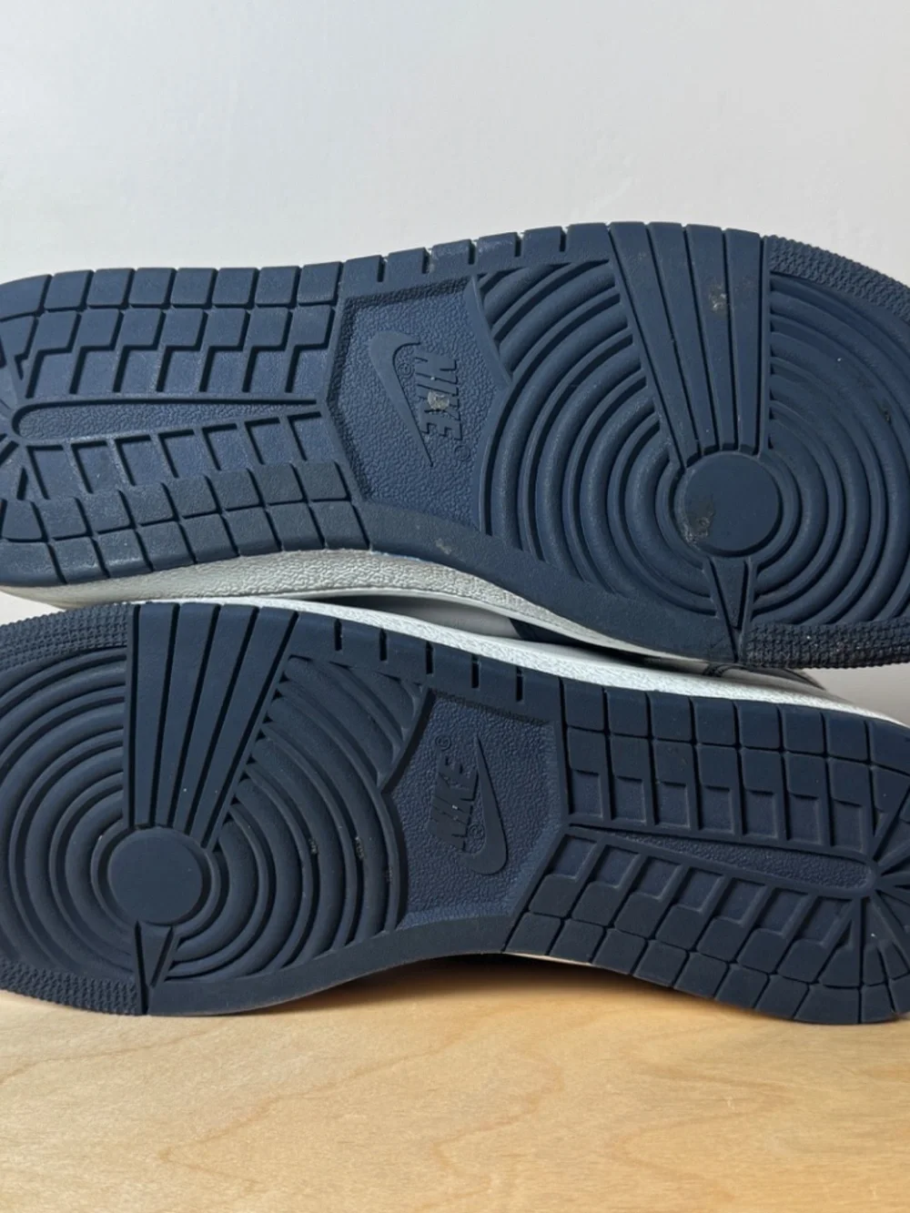 Air Jordan 1 Retro High '85 sneakers, Navy & Gray, Men's size 9.